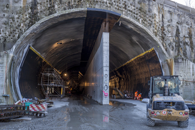 Amberg Technologies – 测量 – 地理信息 – 数字化基础设施 – 铁路工程 – Amberg Rail – 铁路轨道测量 – 轨道竣工测量 – 轨道检测 – 轨道几何（EN 13848）– 轨道病害检测 – 轨道文档记录 – 轨道高低测量 – 轨距测量 – 无砟轨道调整 – 无砟轨道验收 – 捣固作业测量 – 结构限界测量 – 铁路限界分析 – 动态限界 – 动态包络 – IMU 惯性测量单元 – 隧道工程 – Amberg Tunnel – 隧道测量与监测 – 隧道激光扫描 – 隧道断面测量 – 隧道开挖控制 – TBM 盾构 – 爆破法 – 喷射混凝土 – 地球物理 – Amberg TSP – 隧道地震预测 – 地质超前预报 – 断层探测 – 岩体结构 – 冲击锤测试 – 连续地质预测 – 数字孪生 – 高精度监测 – 土木工程 – 地下工程创新 – 精密测量系统